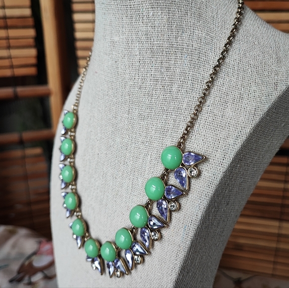 J. Crew Faux Jade Cabachons Teardrop Purple Lilac Crystal Stones Necklace EUC - Picture 2 of 8